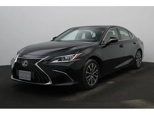 2024 Lexus ES300h in UAE