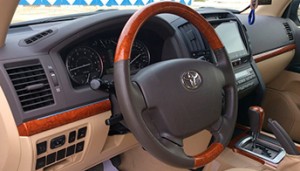 car_reviews_toyota_land_cruiser_interior